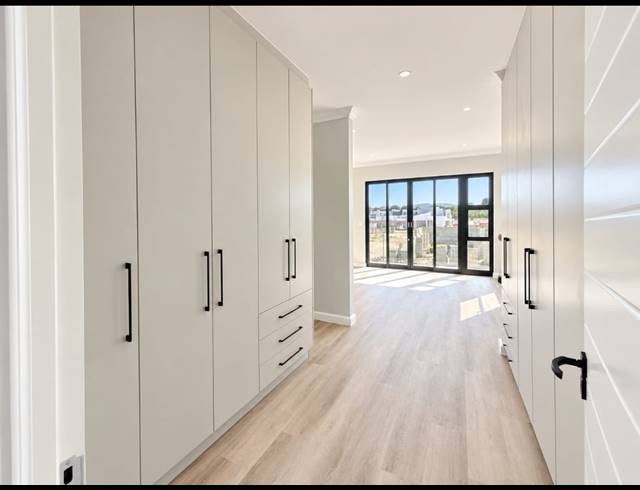 4 BEDROOM FREESTANDING FOR SALE IN SANDOWN